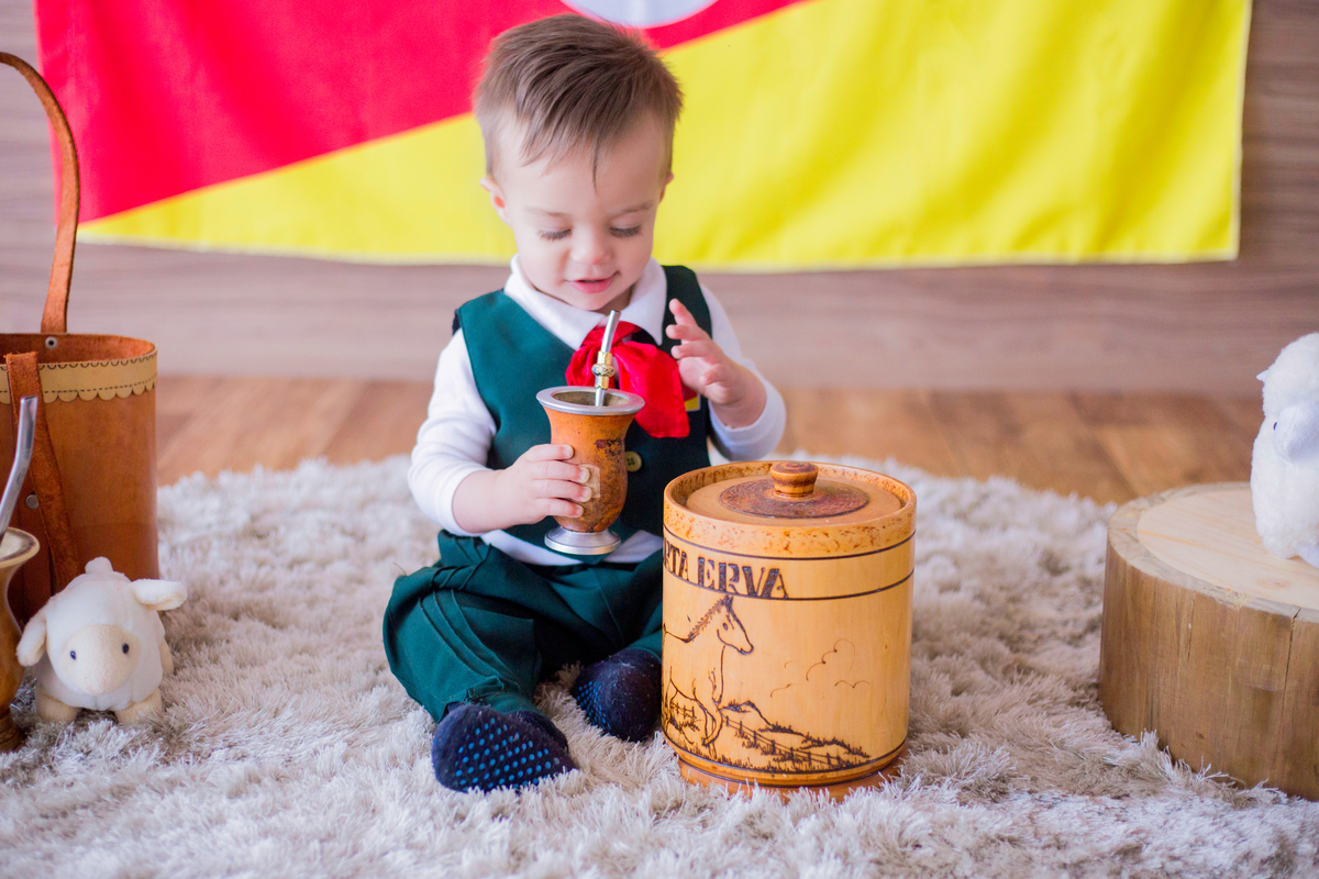 acompanhamento mensal de bebe caxias do sul figurino cenario tematico  personagem foto infantil serra gaucha fotografia familia mundo azul rosa ensaio fotografico crianca newborn baby menino menina smash the cake esmague o bolo banheira urso circo