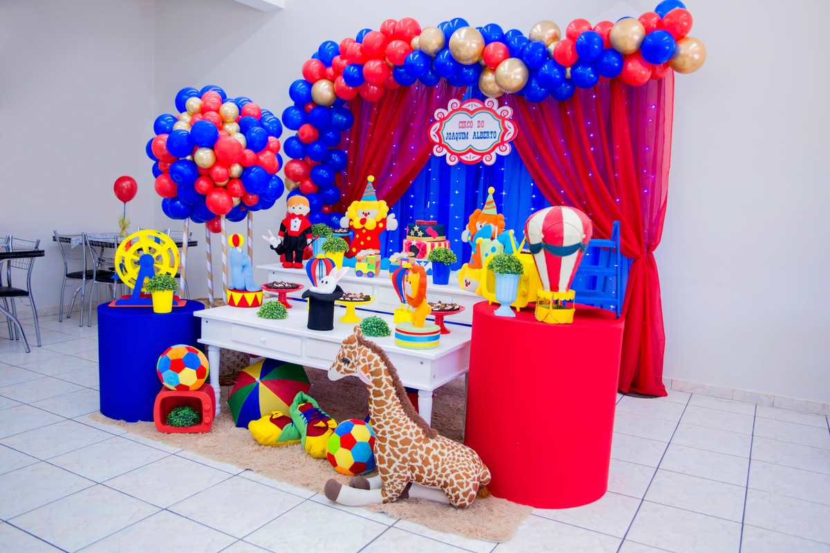 acompanhamento mensal de bebe caxias do sul figurino cenario tematico  personagem foto infantil serra gaucha fotografia familia mundo azul rosa ensaio fotografico crianca newborn baby menino menina smash the cake esmague o bolo banheira urso circo