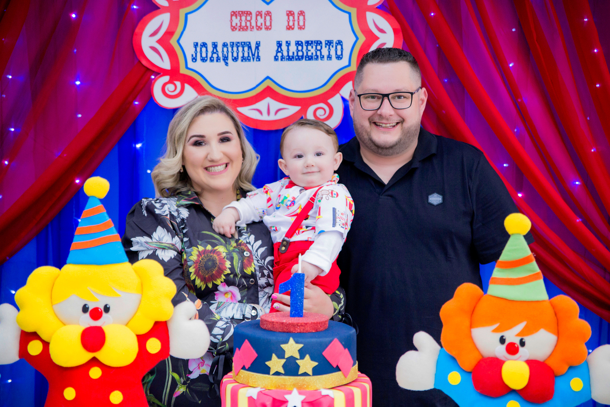 acompanhamento mensal de bebe caxias do sul figurino cenario tematico  personagem foto infantil serra gaucha fotografia familia mundo azul rosa ensaio fotografico crianca newborn baby menino menina smash the cake esmague o bolo banheira urso circo