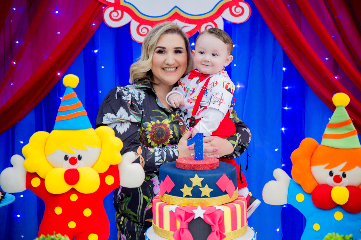 acompanhamento mensal de bebe caxias do sul figurino cenario tematico  personagem foto infantil serra gaucha fotografia familia mundo azul rosa ensaio fotografico crianca newborn baby menino menina smash the cake esmague o bolo banheira urso circo
