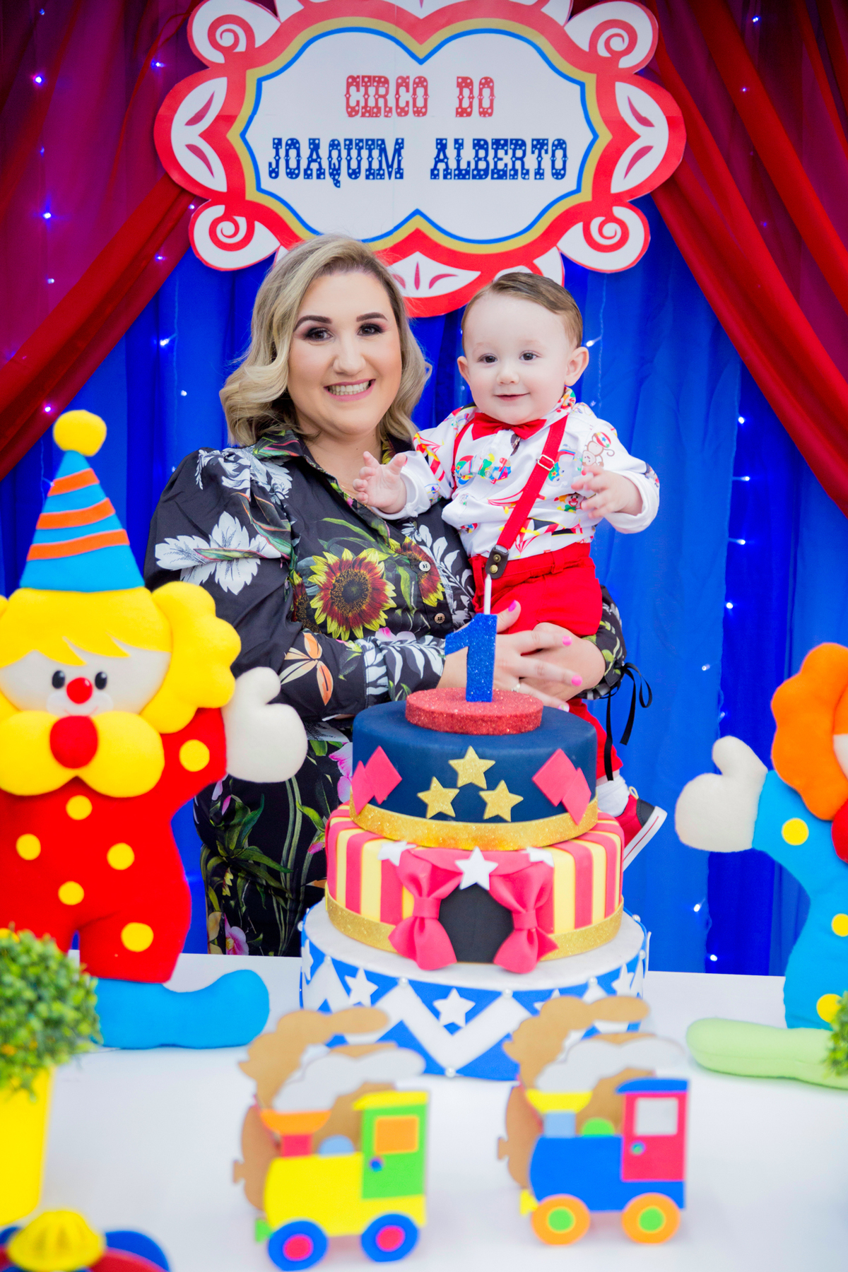 acompanhamento mensal de bebe caxias do sul figurino cenario tematico  personagem foto infantil serra gaucha fotografia familia mundo azul rosa ensaio fotografico crianca newborn baby menino menina smash the cake esmague o bolo banheira urso circo