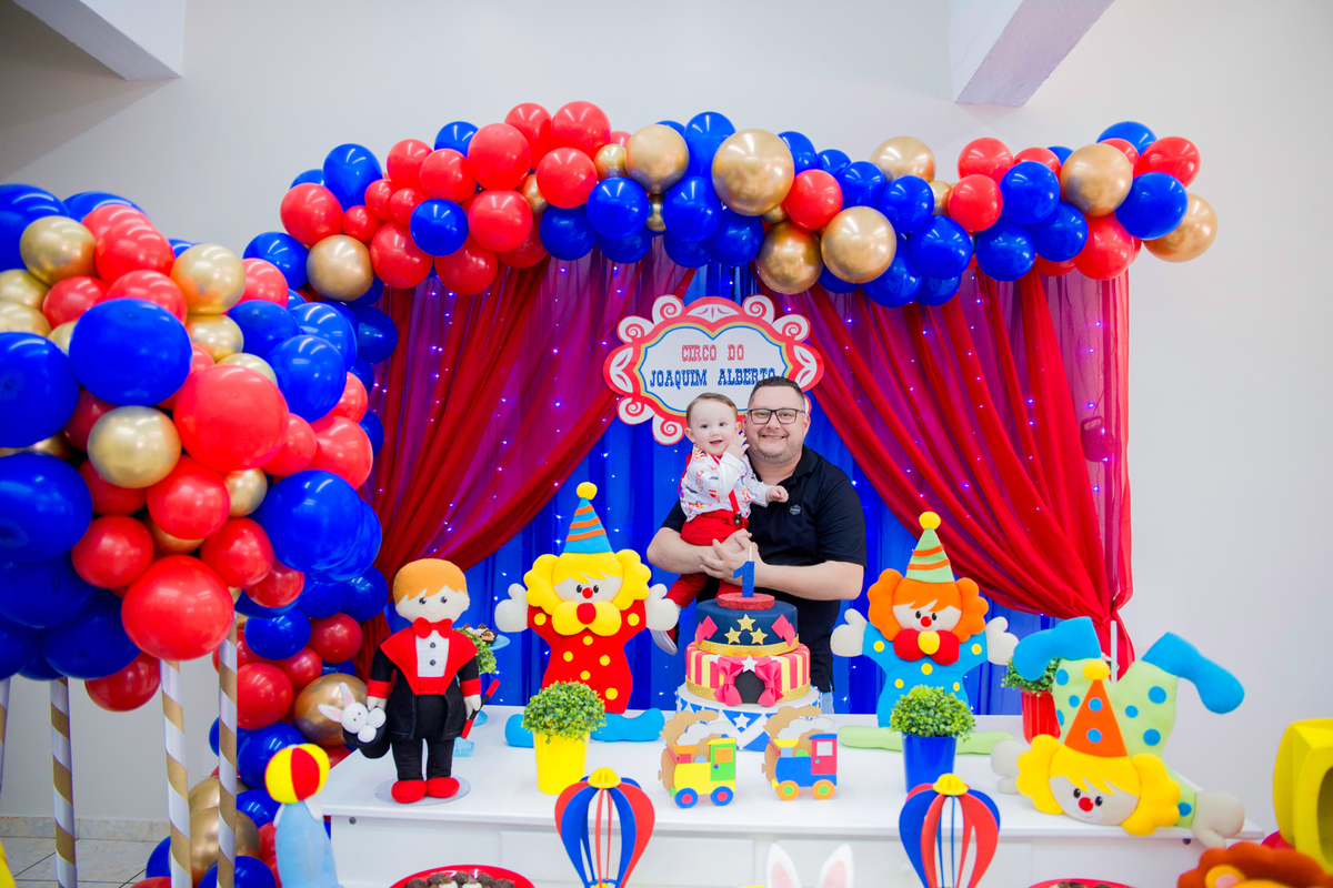 acompanhamento mensal de bebe caxias do sul figurino cenario tematico  personagem foto infantil serra gaucha fotografia familia mundo azul rosa ensaio fotografico crianca newborn baby menino menina smash the cake esmague o bolo banheira urso circo
