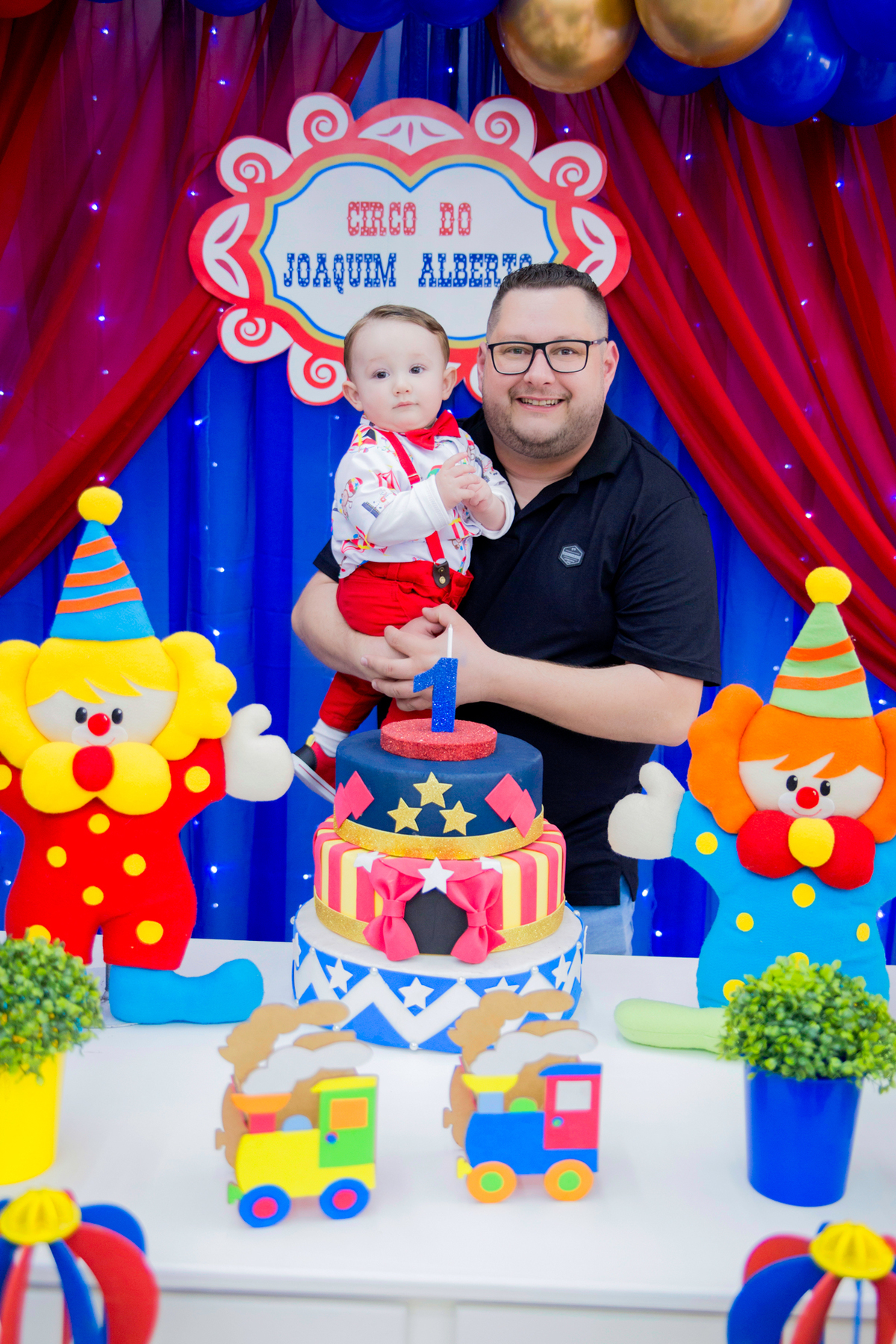 acompanhamento mensal de bebe caxias do sul figurino cenario tematico  personagem foto infantil serra gaucha fotografia familia mundo azul rosa ensaio fotografico crianca newborn baby menino menina smash the cake esmague o bolo banheira urso circo
