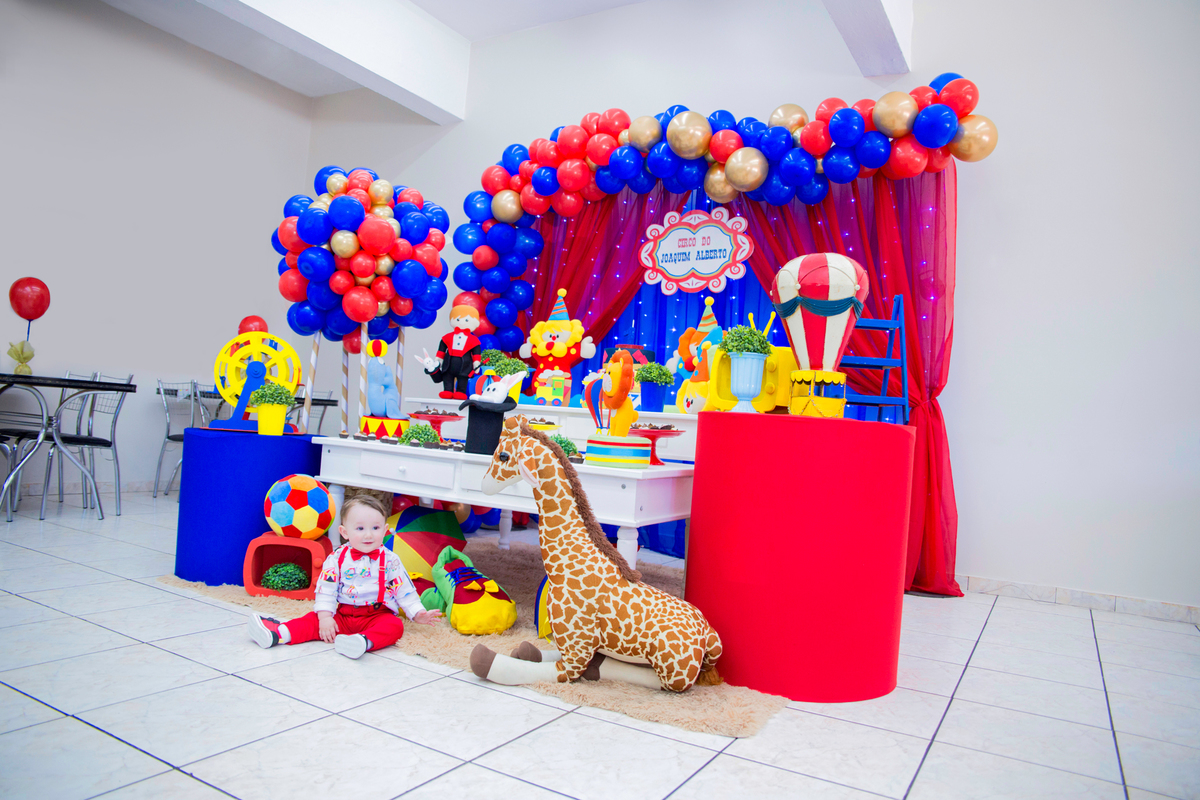 acompanhamento mensal de bebe caxias do sul figurino cenario tematico  personagem foto infantil serra gaucha fotografia familia mundo azul rosa ensaio fotografico crianca newborn baby menino menina smash the cake esmague o bolo banheira urso circo