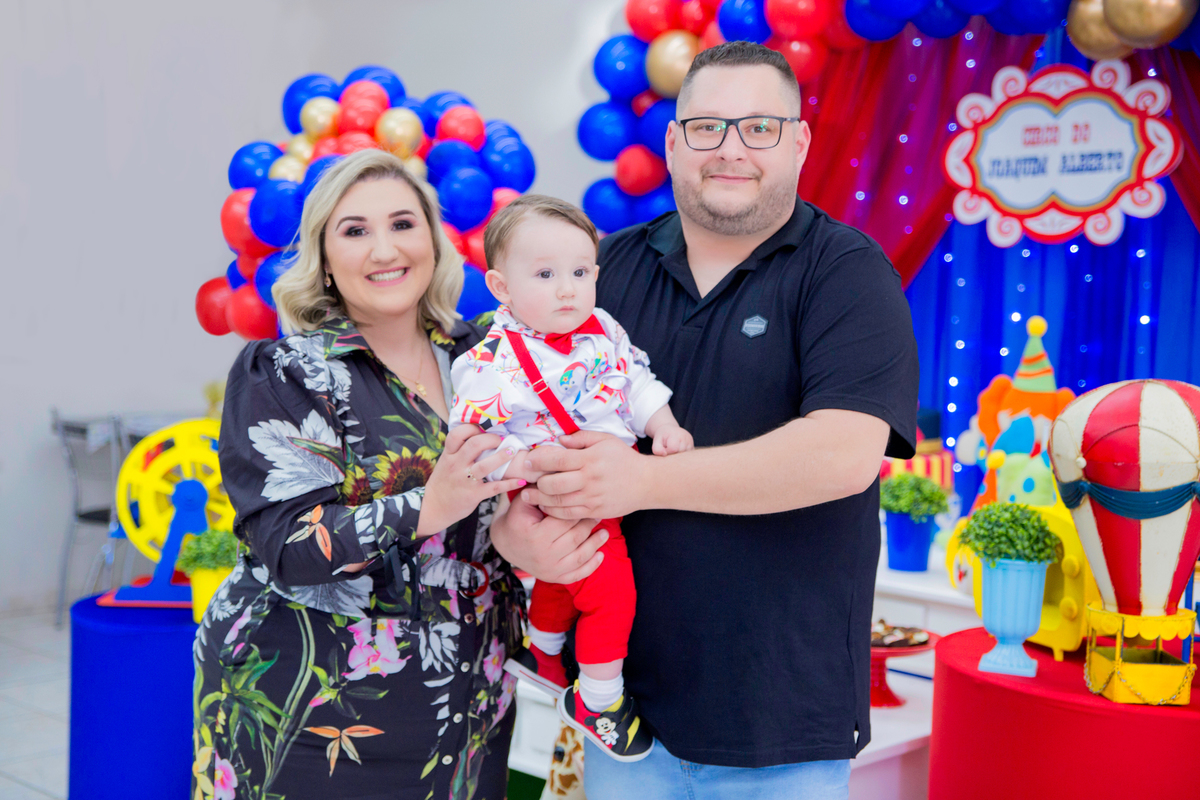 acompanhamento mensal de bebe caxias do sul figurino cenario tematico  personagem foto infantil serra gaucha fotografia familia mundo azul rosa ensaio fotografico crianca newborn baby menino menina smash the cake esmague o bolo banheira urso circo