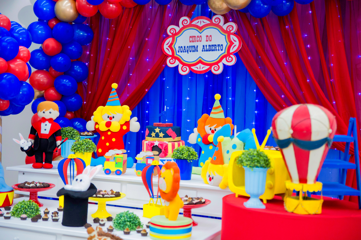 acompanhamento mensal de bebe caxias do sul figurino cenario tematico  personagem foto infantil serra gaucha fotografia familia mundo azul rosa ensaio fotografico crianca newborn baby menino menina smash the cake esmague o bolo banheira urso circo