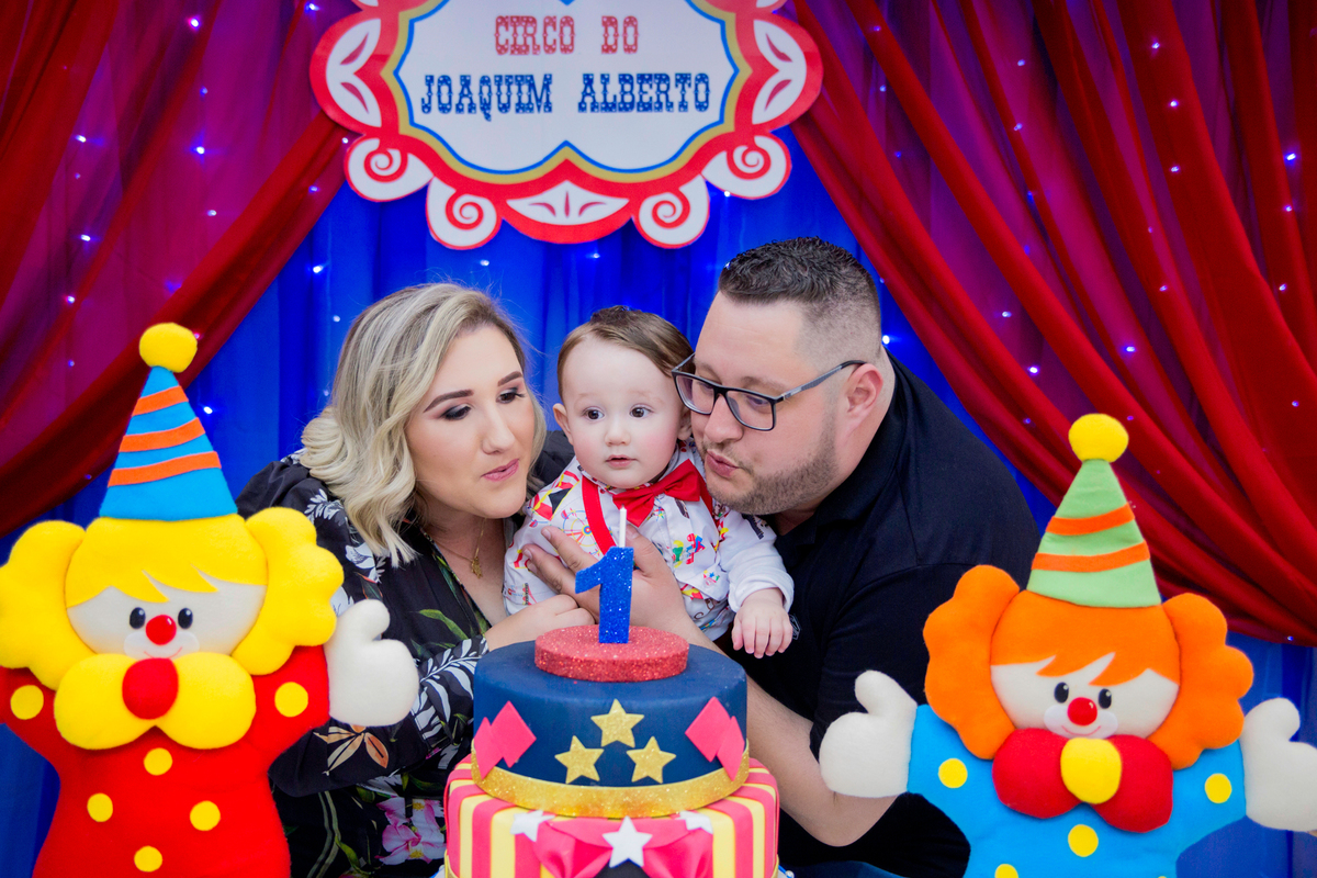 acompanhamento mensal de bebe caxias do sul figurino cenario tematico  personagem foto infantil serra gaucha fotografia familia mundo azul rosa ensaio fotografico crianca newborn baby menino menina smash the cake esmague o bolo banheira urso circo