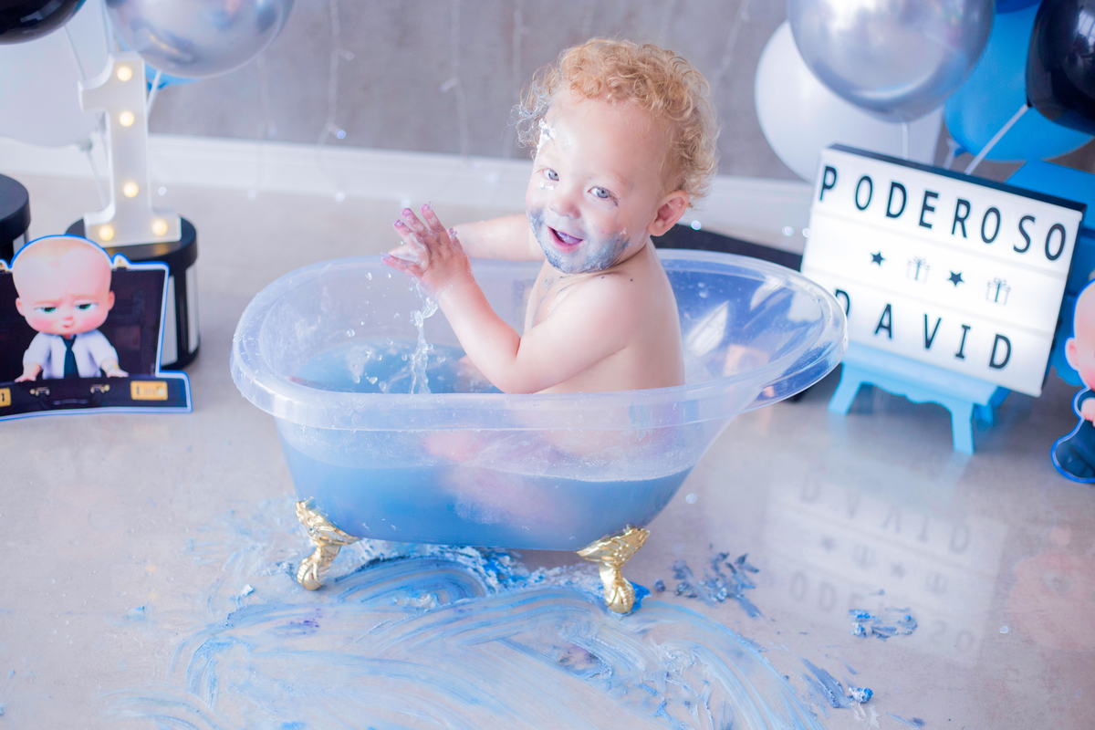 acompanhamento mensal de bebe caxias do sul figurino cenario tematico  personagem foto infantil serra gaucha fotografia familia mundo azul rosa ensaio fotografico crianca newborn baby menino menina smash the cake esmague o bolo banheira urso circo