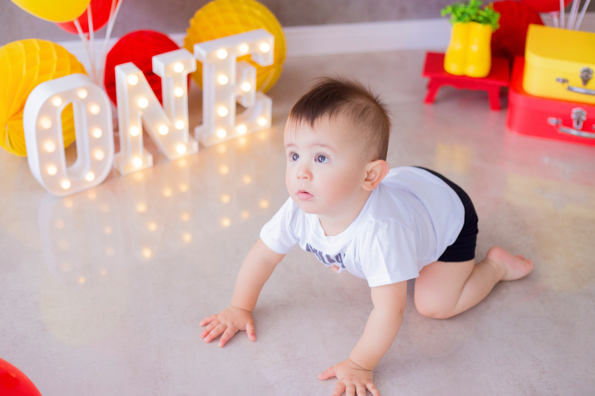 acompanhamento mensal de bebe caxias do sul figurino cenario tematico  personagem foto infantil serra gaucha fotografia familia mundo azul rosa ensaio fotografico crianca newborn baby menino menina smash the cake esmague o bolo banheira urso circo