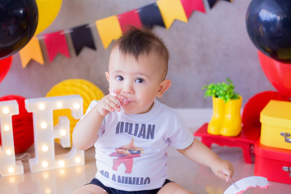 acompanhamento mensal de bebe caxias do sul figurino cenario tematico  personagem foto infantil serra gaucha fotografia familia mundo azul rosa ensaio fotografico crianca newborn baby menino menina smash the cake esmague o bolo banheira urso circo