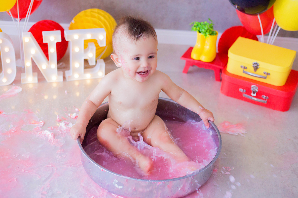 acompanhamento mensal de bebe caxias do sul figurino cenario tematico  personagem foto infantil serra gaucha fotografia familia mundo azul rosa ensaio fotografico crianca newborn baby menino menina smash the cake esmague o bolo banheira urso circo