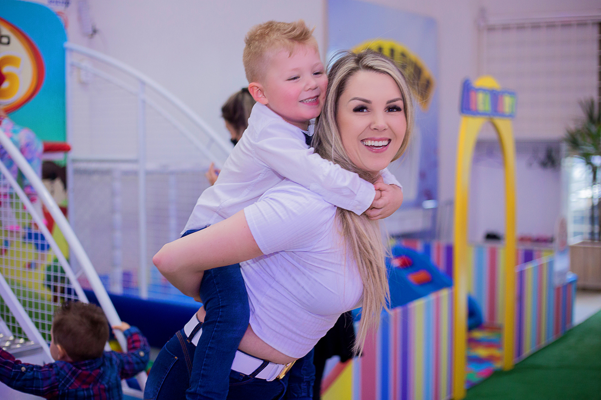 acompanhamento mensal de bebe caxias do sul figurino cenario tematico  personagem foto infantil serra gaucha fotografia familia mundo azul rosa ensaio fotografico crianca newborn baby menino menina smash the cake esmague o bolo banheira urso circo