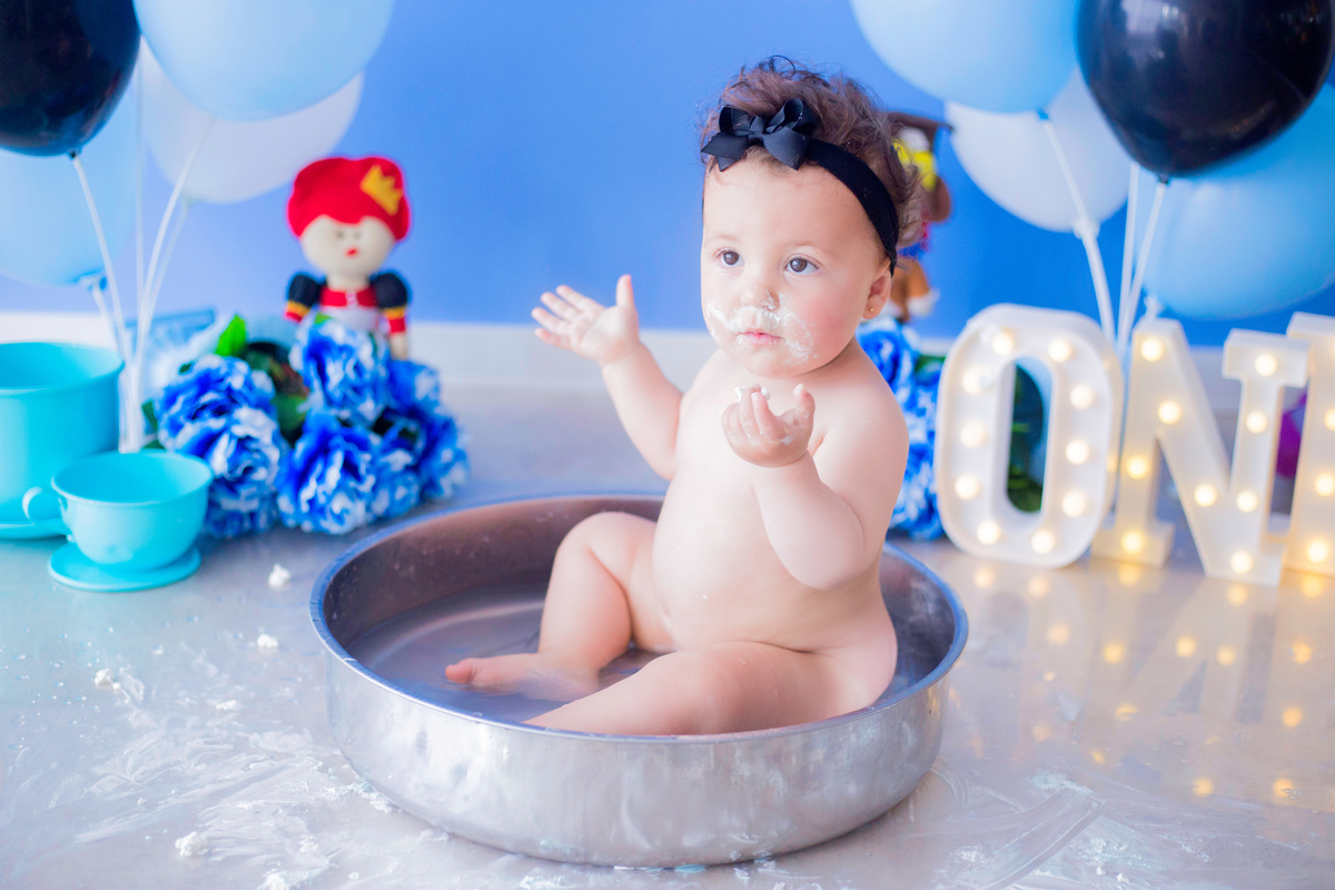 acompanhamento mensal de bebe caxias do sul figurino cenario tematico  personagem foto infantil serra gaucha fotografia familia mundo azul rosa ensaio fotografico crianca newborn baby menino menina smash the cake esmague o bolo banheira urso circo