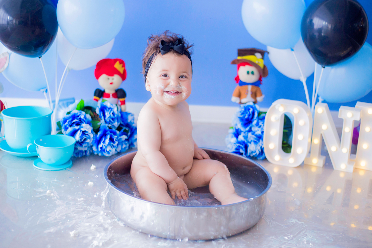 acompanhamento mensal de bebe caxias do sul figurino cenario tematico  personagem foto infantil serra gaucha fotografia familia mundo azul rosa ensaio fotografico crianca newborn baby menino menina smash the cake esmague o bolo banheira urso circo