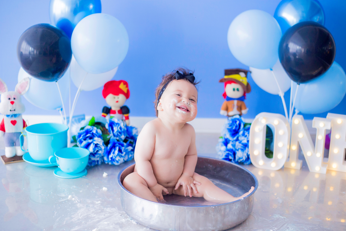 acompanhamento mensal de bebe caxias do sul figurino cenario tematico  personagem foto infantil serra gaucha fotografia familia mundo azul rosa ensaio fotografico crianca newborn baby menino menina smash the cake esmague o bolo banheira urso circo