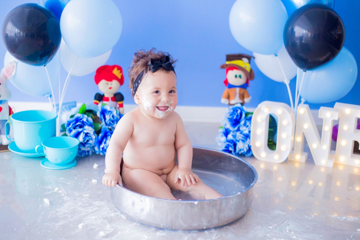 acompanhamento mensal de bebe caxias do sul figurino cenario tematico  personagem foto infantil serra gaucha fotografia familia mundo azul rosa ensaio fotografico crianca newborn baby menino menina smash the cake esmague o bolo banheira urso circo