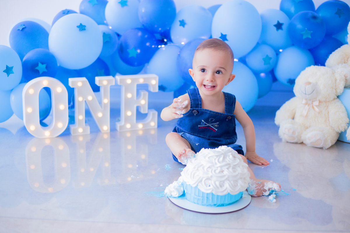 acompanhamento mensal de bebe caxias do sul figurino cenario tematico  personagem foto infantil serra gaucha fotografia familia mundo azul rosa ensaio fotografico crianca newborn baby menino menina smash the cake esmague o bolo banheira urso circo