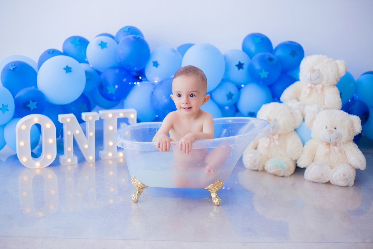 acompanhamento mensal de bebe caxias do sul figurino cenario tematico  personagem foto infantil serra gaucha fotografia familia mundo azul rosa ensaio fotografico crianca newborn baby menino menina smash the cake esmague o bolo banheira urso circo