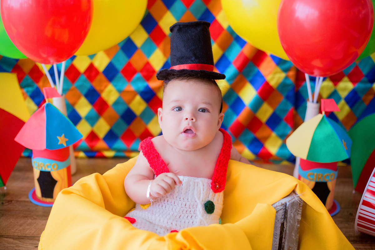 acompanhamento mensal de bebe caxias do sul figurino cenario tematico  personagem foto infantil serra gaucha fotografia familia mundo azul rosa ensaio fotografico crianca newborn baby menino menina smash the cake esmague o bolo banheira urso circo