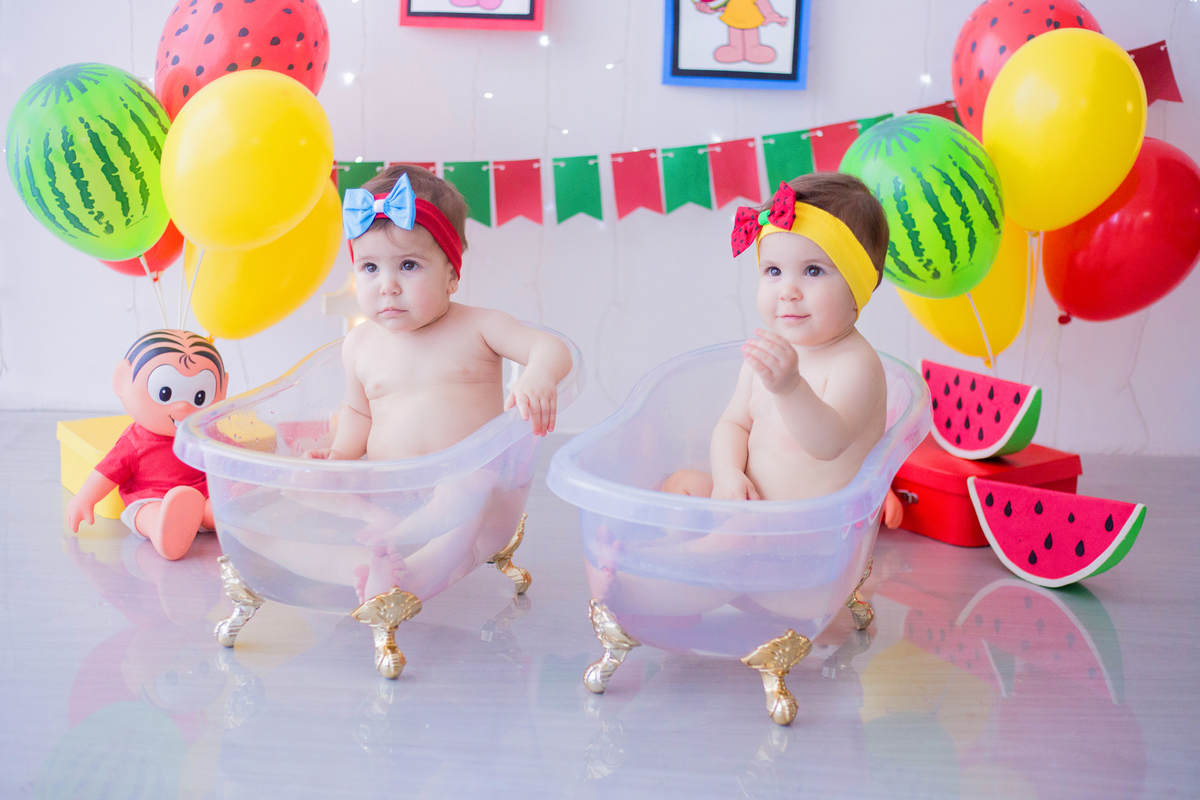 acompanhamento mensal de bebe caxias do sul figurino cenario tematico  personagem foto infantil serra gaucha fotografia familia mundo azul rosa ensaio fotografico crianca newborn baby menino menina smash the cake esmague o bolo banheira urso circo