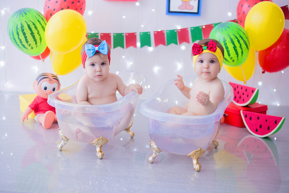 acompanhamento mensal de bebe caxias do sul figurino cenario tematico  personagem foto infantil serra gaucha fotografia familia mundo azul rosa ensaio fotografico crianca newborn baby menino menina smash the cake esmague o bolo banheira urso circo