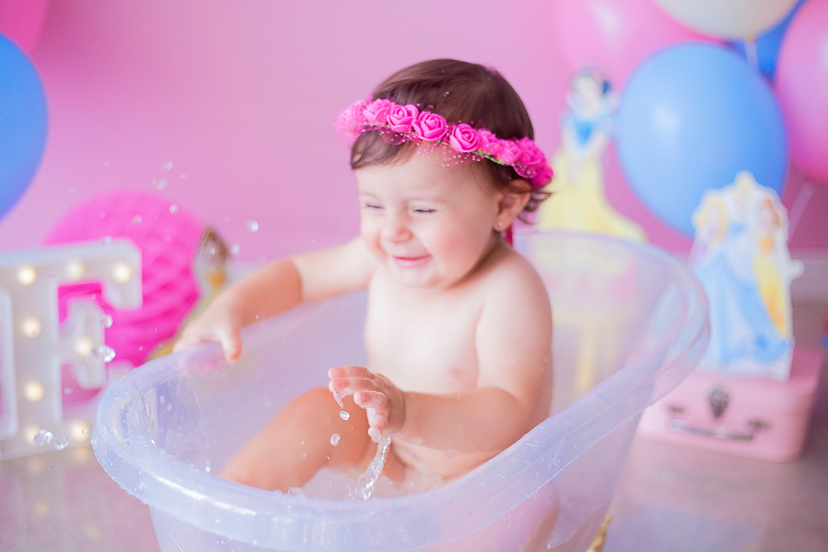 acompanhamento mensal de bebe caxias do sul figurino cenario tematico  personagem foto infantil serra gaucha fotografia familia mundo azul rosa ensaio fotografico crianca newborn baby menino menina smash the cake esmague o bolo banheira urso circo