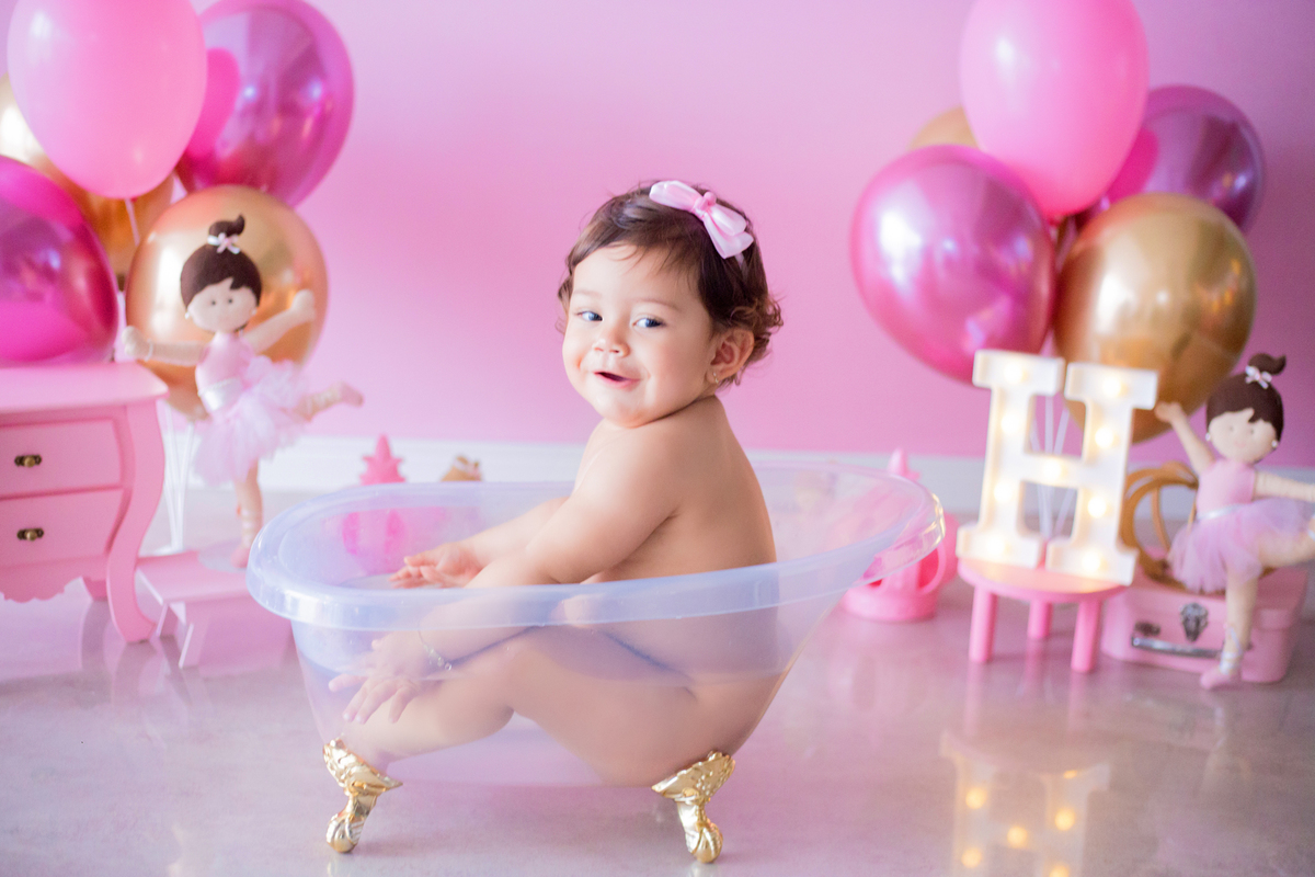 acompanhamento mensal de bebe caxias do sul figurino cenario tematico  personagem foto infantil serra gaucha fotografia familia mundo azul rosa ensaio fotografico crianca newborn baby menino menina smash the cake esmague o bolo banheira urso circo