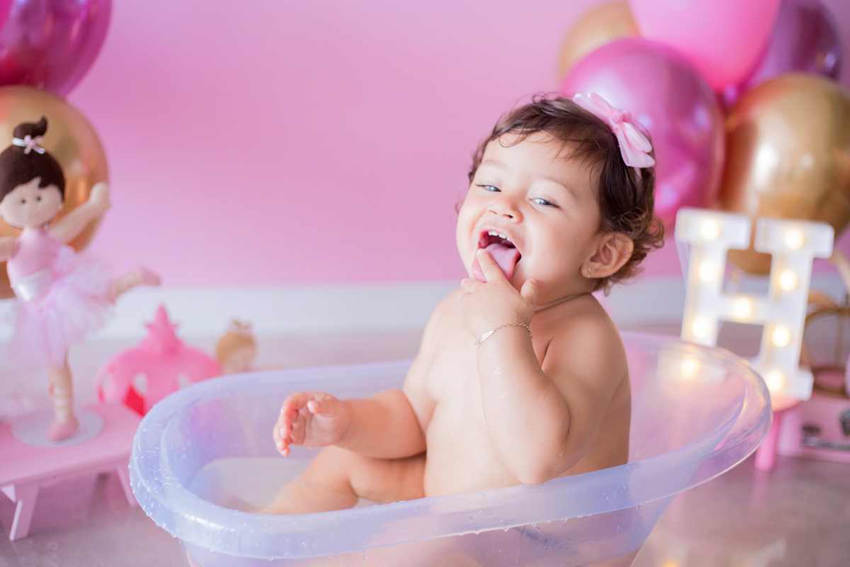 acompanhamento mensal de bebe caxias do sul figurino cenario tematico  personagem foto infantil serra gaucha fotografia familia mundo azul rosa ensaio fotografico crianca newborn baby menino menina smash the cake esmague o bolo banheira urso circo