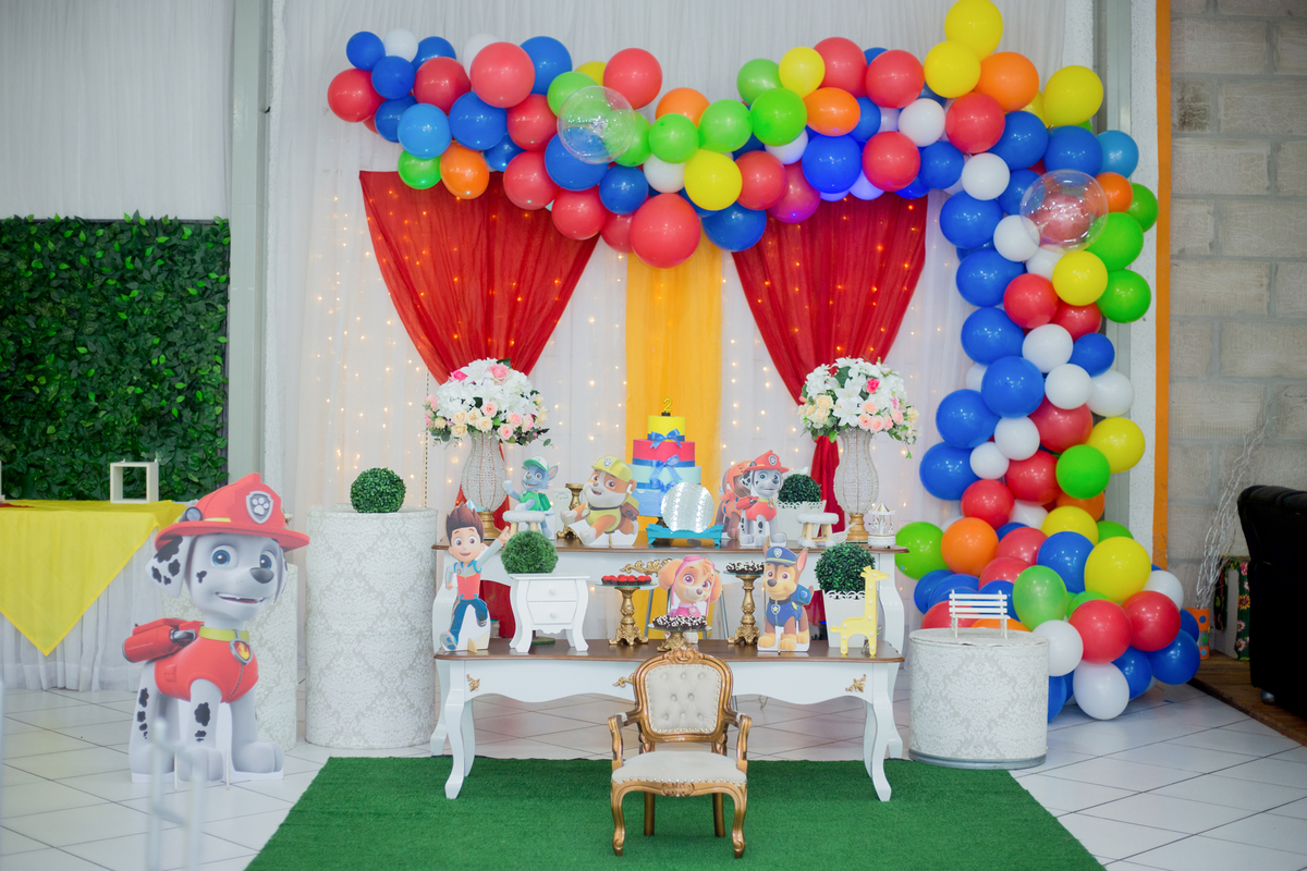 acompanhamento mensal de bebe caxias do sul figurino cenario tematico  personagem foto infantil serra gaucha fotografia familia mundo azul rosa ensaio fotografico crianca newborn baby menino menina smash the cake esmague o bolo banheira urso circo