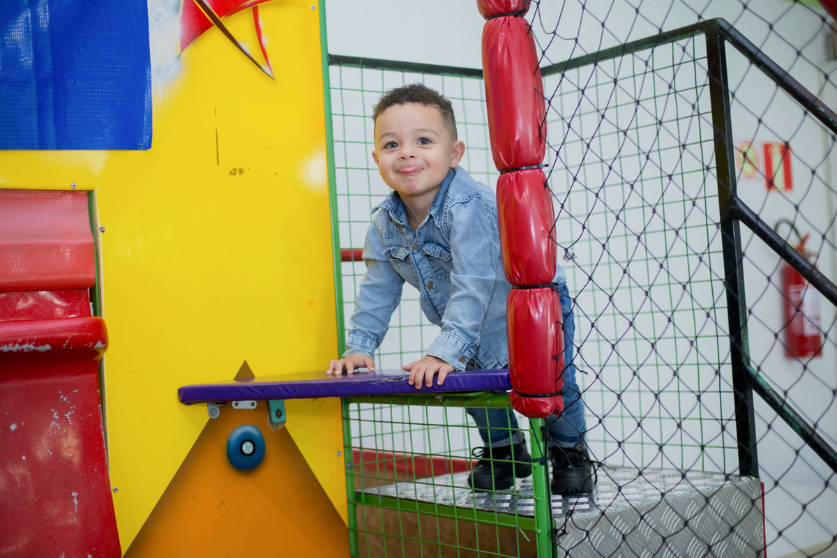 acompanhamento mensal de bebe caxias do sul figurino cenario tematico  personagem foto infantil serra gaucha fotografia familia mundo azul rosa ensaio fotografico crianca newborn baby menino menina smash the cake esmague o bolo banheira urso circo