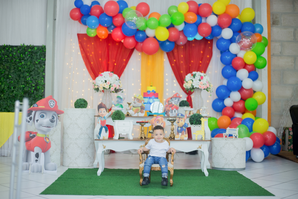 acompanhamento mensal de bebe caxias do sul figurino cenario tematico  personagem foto infantil serra gaucha fotografia familia mundo azul rosa ensaio fotografico crianca newborn baby menino menina smash the cake esmague o bolo banheira urso circo