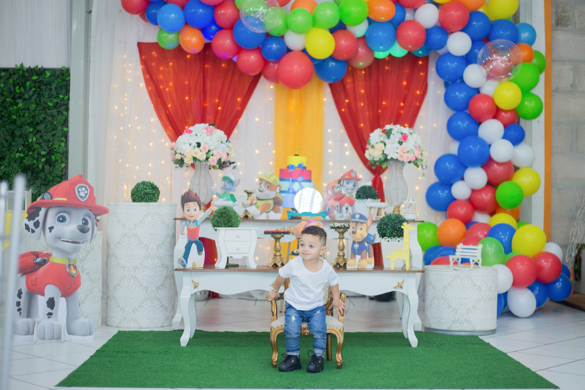 acompanhamento mensal de bebe caxias do sul figurino cenario tematico  personagem foto infantil serra gaucha fotografia familia mundo azul rosa ensaio fotografico crianca newborn baby menino menina smash the cake esmague o bolo banheira urso circo