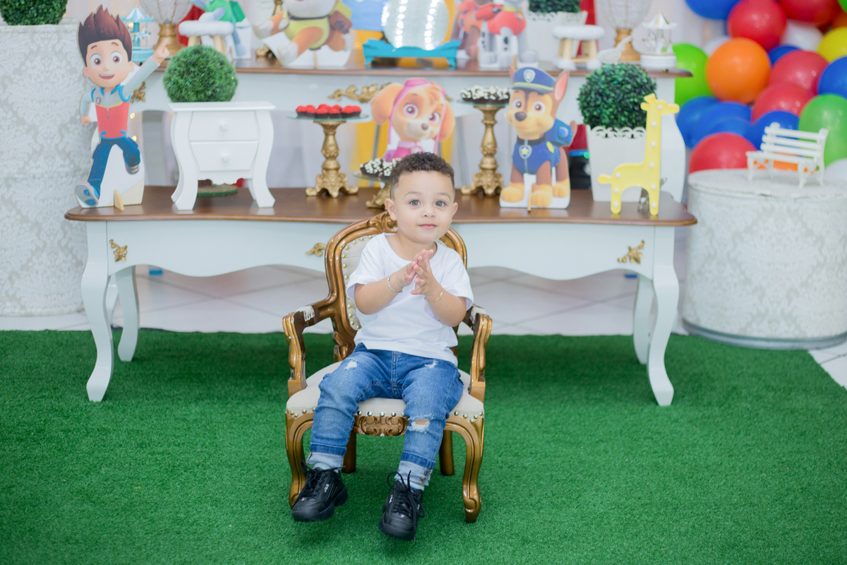 acompanhamento mensal de bebe caxias do sul figurino cenario tematico  personagem foto infantil serra gaucha fotografia familia mundo azul rosa ensaio fotografico crianca newborn baby menino menina smash the cake esmague o bolo banheira urso circo
