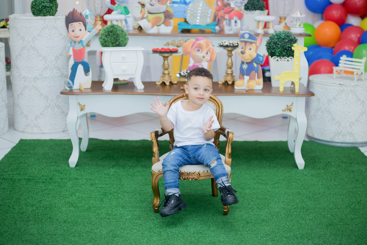 acompanhamento mensal de bebe caxias do sul figurino cenario tematico  personagem foto infantil serra gaucha fotografia familia mundo azul rosa ensaio fotografico crianca newborn baby menino menina smash the cake esmague o bolo banheira urso circo