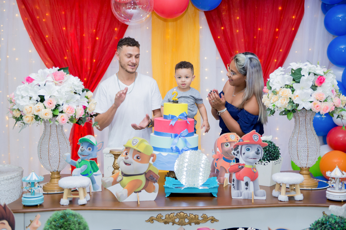 acompanhamento mensal de bebe caxias do sul figurino cenario tematico  personagem foto infantil serra gaucha fotografia familia mundo azul rosa ensaio fotografico crianca newborn baby menino menina smash the cake esmague o bolo banheira urso circo