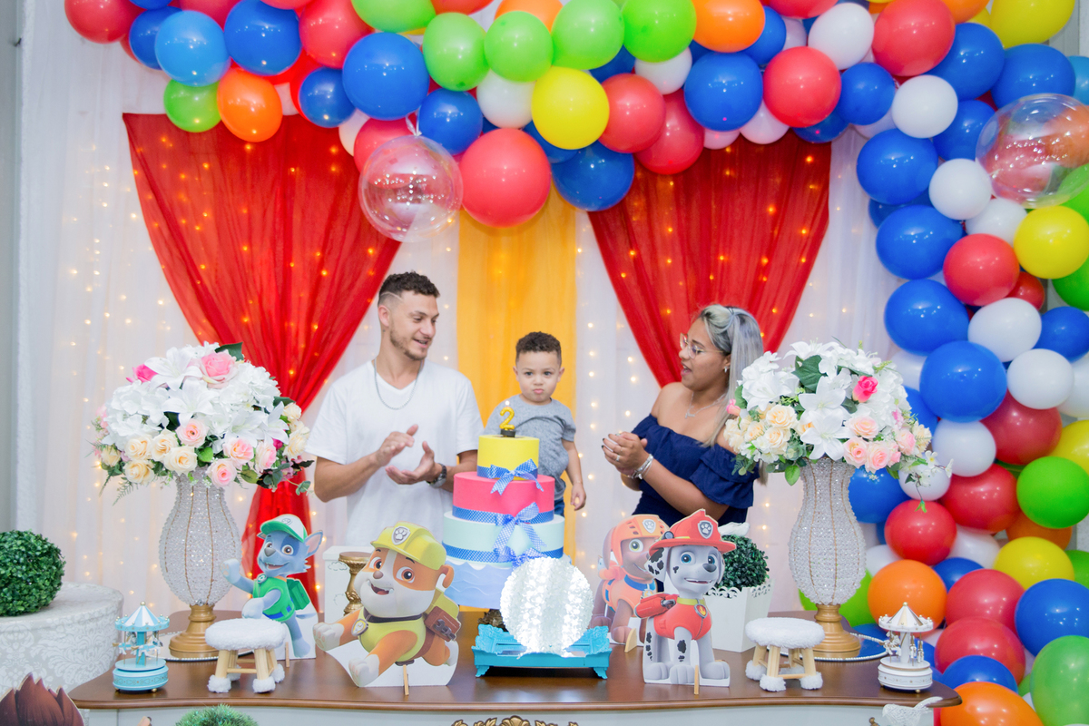 acompanhamento mensal de bebe caxias do sul figurino cenario tematico  personagem foto infantil serra gaucha fotografia familia mundo azul rosa ensaio fotografico crianca newborn baby menino menina smash the cake esmague o bolo banheira urso circo