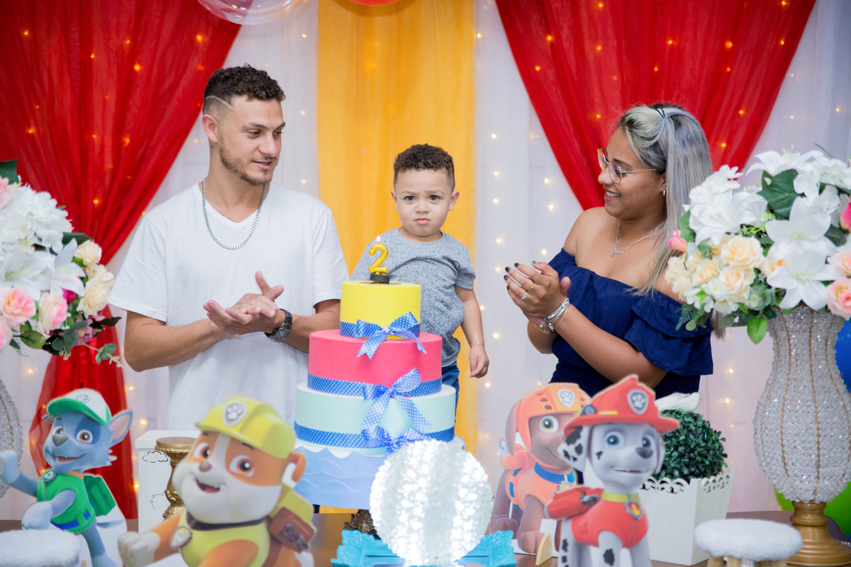 acompanhamento mensal de bebe caxias do sul figurino cenario tematico  personagem foto infantil serra gaucha fotografia familia mundo azul rosa ensaio fotografico crianca newborn baby menino menina smash the cake esmague o bolo banheira urso circo