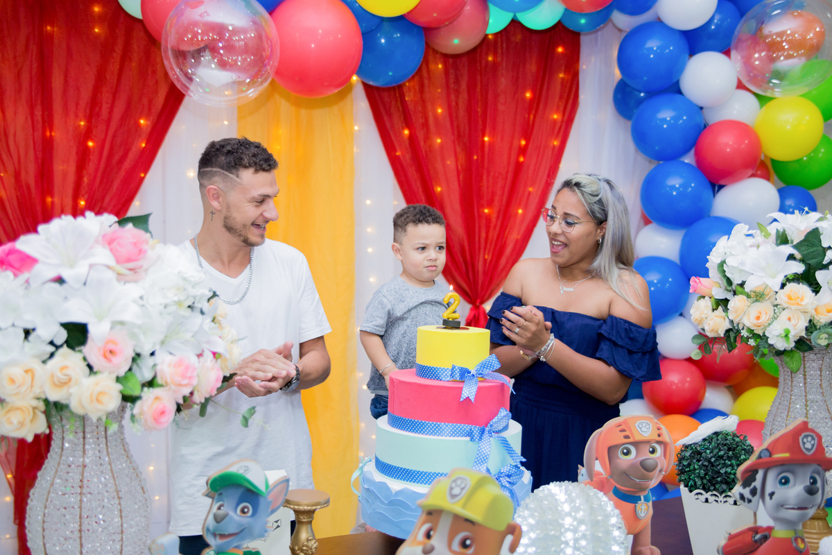 acompanhamento mensal de bebe caxias do sul figurino cenario tematico  personagem foto infantil serra gaucha fotografia familia mundo azul rosa ensaio fotografico crianca newborn baby menino menina smash the cake esmague o bolo banheira urso circo