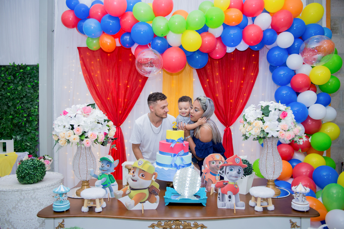 acompanhamento mensal de bebe caxias do sul figurino cenario tematico  personagem foto infantil serra gaucha fotografia familia mundo azul rosa ensaio fotografico crianca newborn baby menino menina smash the cake esmague o bolo banheira urso circo