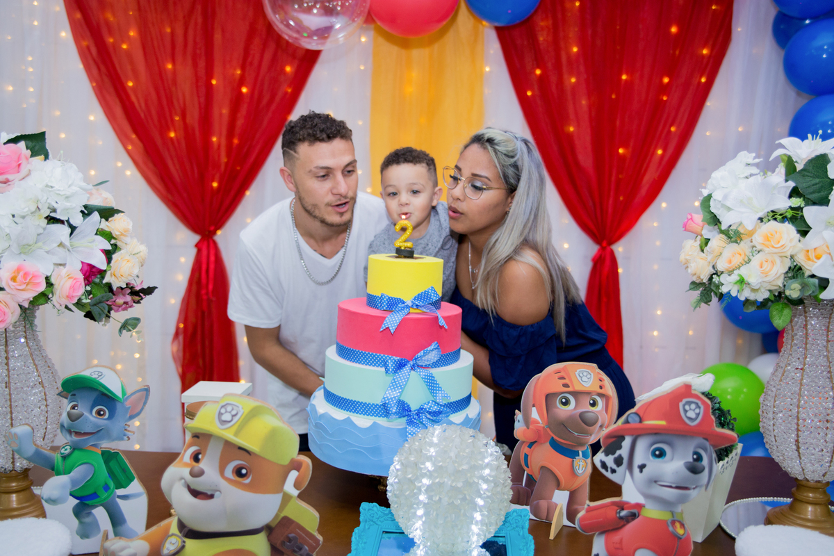 acompanhamento mensal de bebe caxias do sul figurino cenario tematico  personagem foto infantil serra gaucha fotografia familia mundo azul rosa ensaio fotografico crianca newborn baby menino menina smash the cake esmague o bolo banheira urso circo