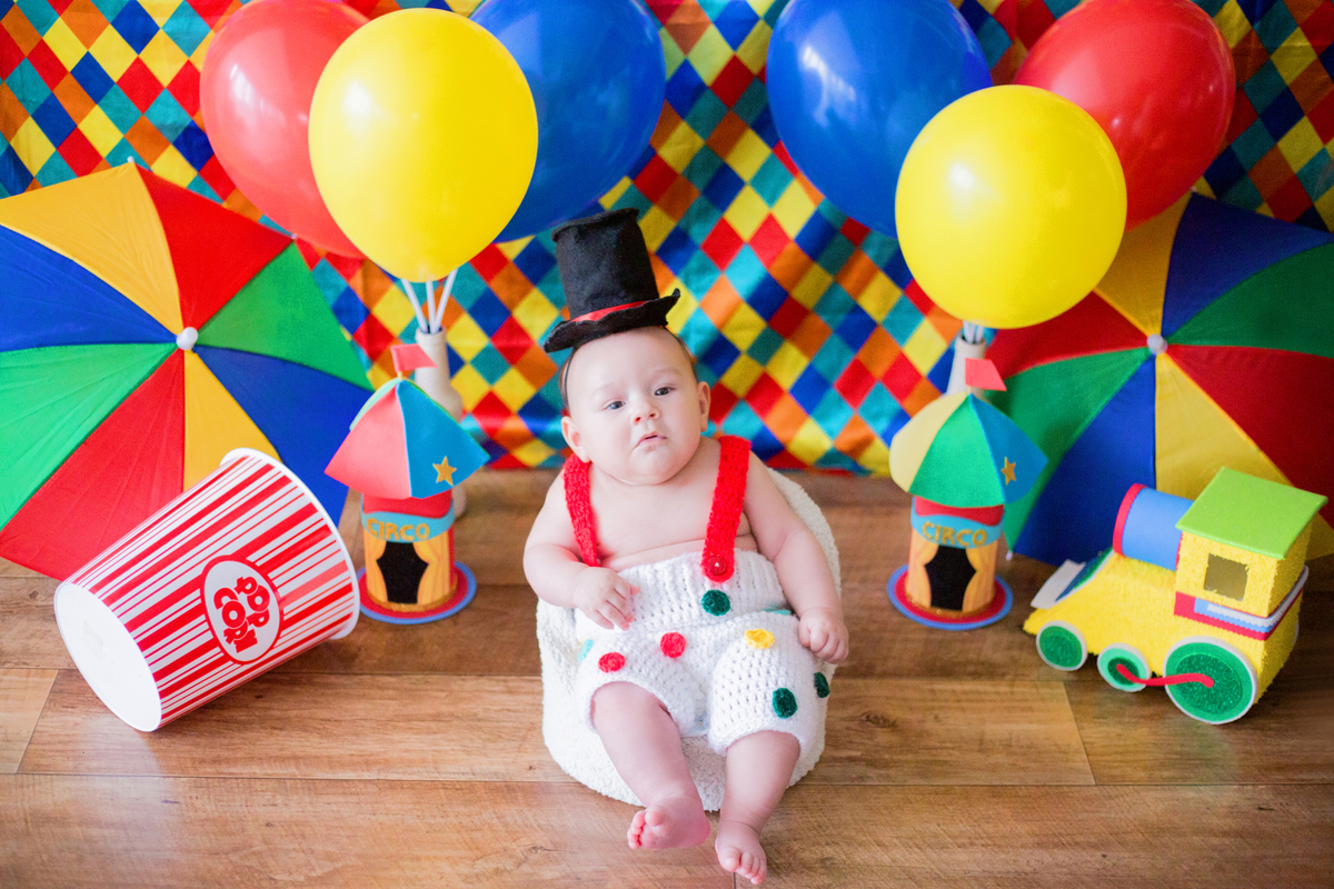 acompanhamento mensal de bebe caxias do sul figurino cenario tematico  personagem foto infantil serra gaucha fotografia familia mundo azul rosa ensaio fotografico crianca newborn baby menino menina smash the cake esmague o bolo banheira urso circo