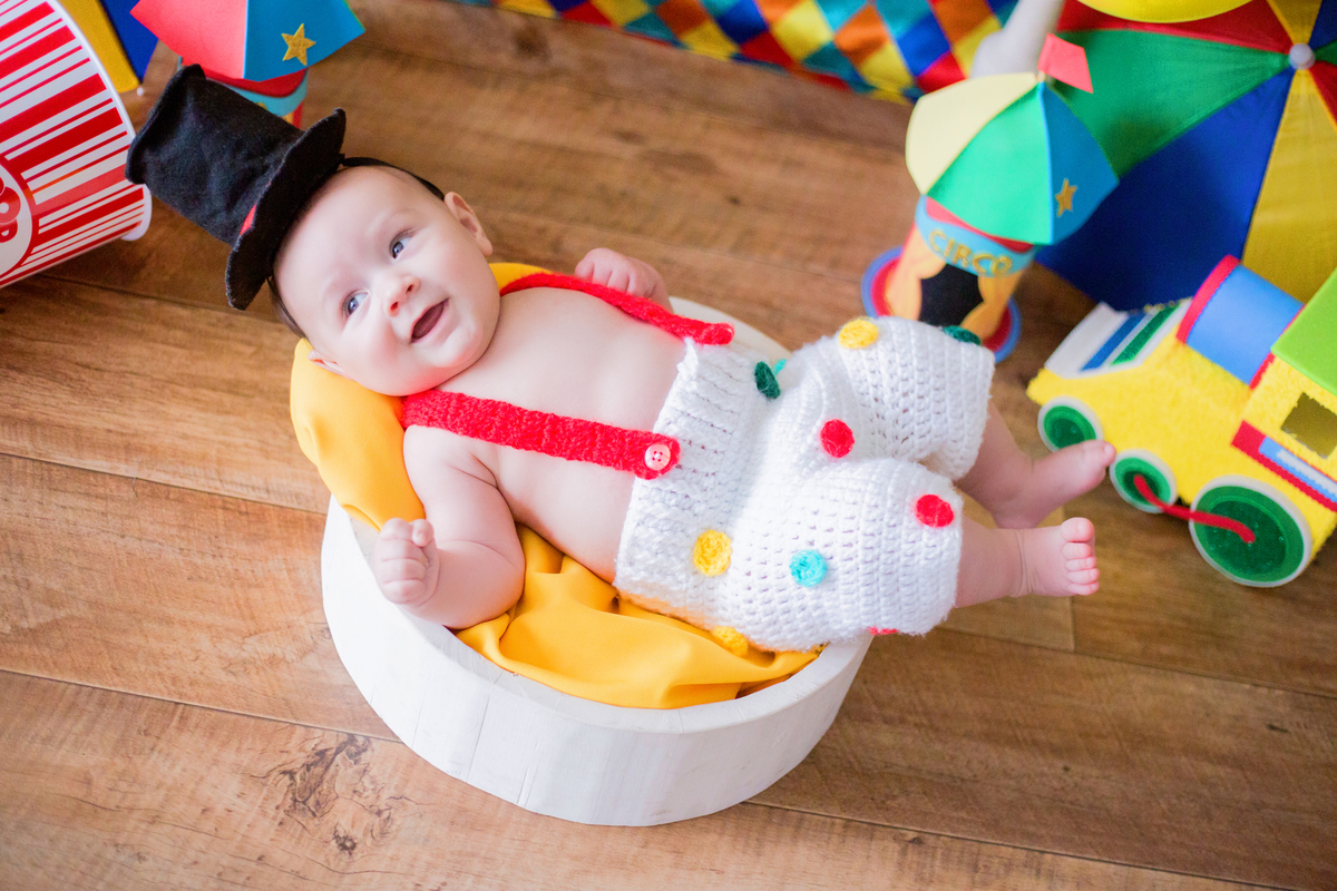 acompanhamento mensal de bebe caxias do sul figurino cenario tematico  personagem foto infantil serra gaucha fotografia familia mundo azul rosa ensaio fotografico crianca newborn baby menino menina smash the cake esmague o bolo banheira urso circo
