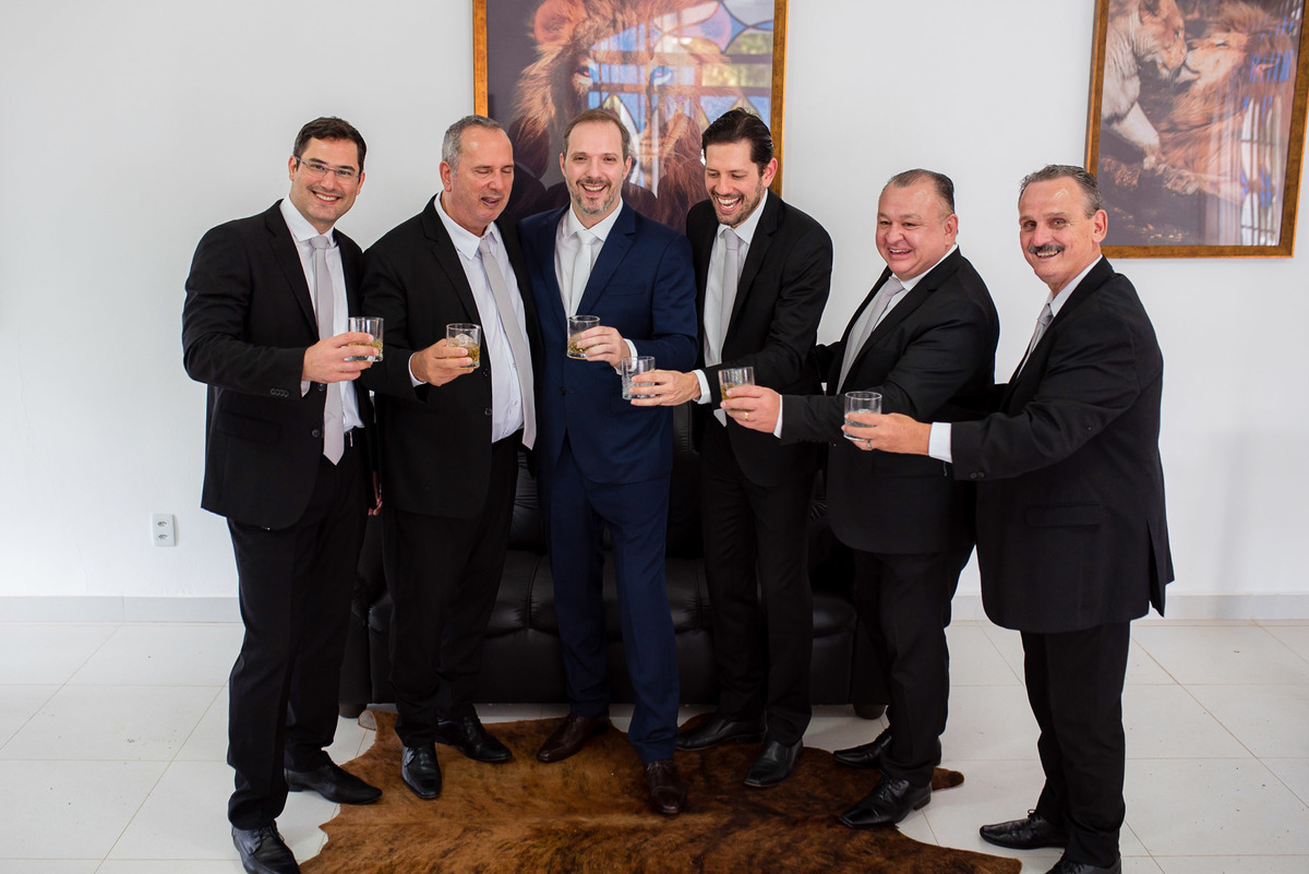 casamento, noiva, fotografia de casamento, fotografia, alex e thais fotografia , casamento ao ar livre, casamento de dia, making of noivo, terno noivo, estação fazenda, fazenda santa isabel