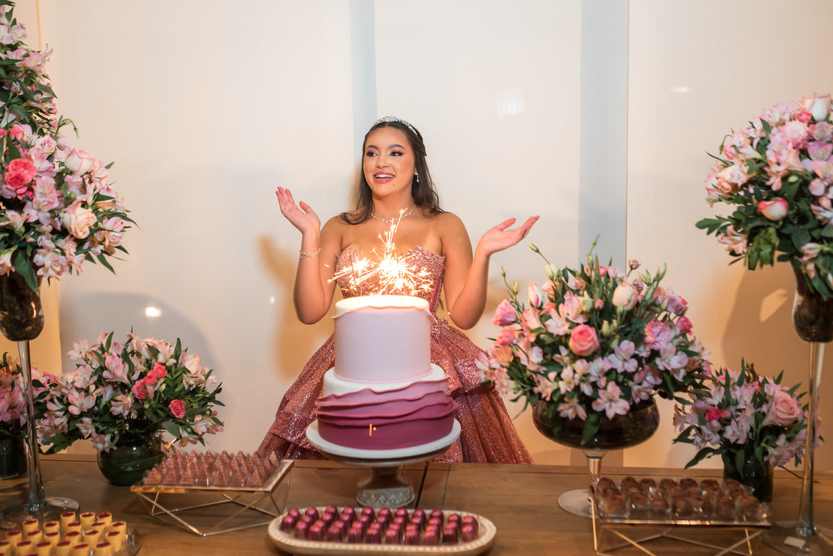 Making off debutante, maquiagem de debutante. fotografia de debutante, ensaio fotográfico 15 anos, ensaio 15 anos, fotos de 15 anos, fotógrafo de debutante, vestido debutante, fotógrafo de debutante em Sorocaba, fotógrafo de debutante em Jundiaí, valsa