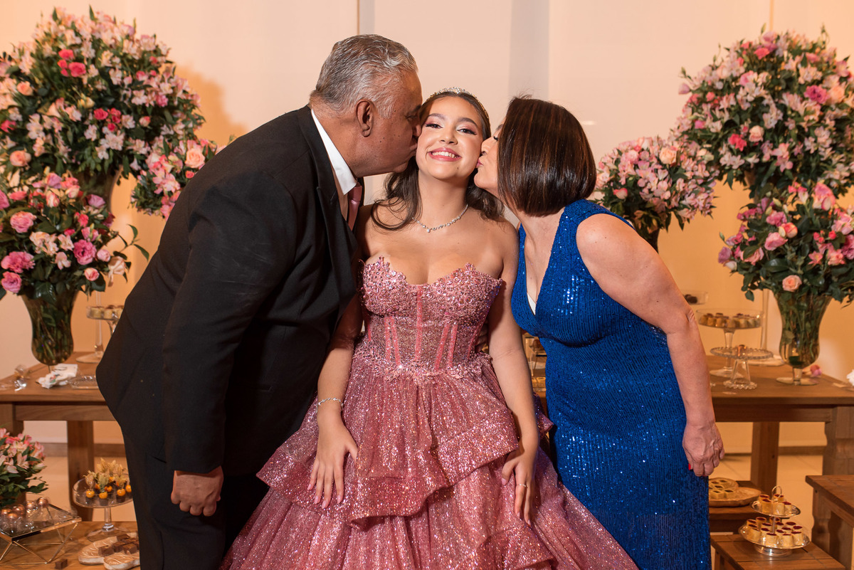 Making off debutante, maquiagem de debutante. fotografia de debutante, ensaio fotográfico 15 anos, ensaio 15 anos, fotos de 15 anos, fotógrafo de debutante, vestido debutante, fotógrafo de debutante em Sorocaba, fotógrafo de debutante em Jundiaí, valsa