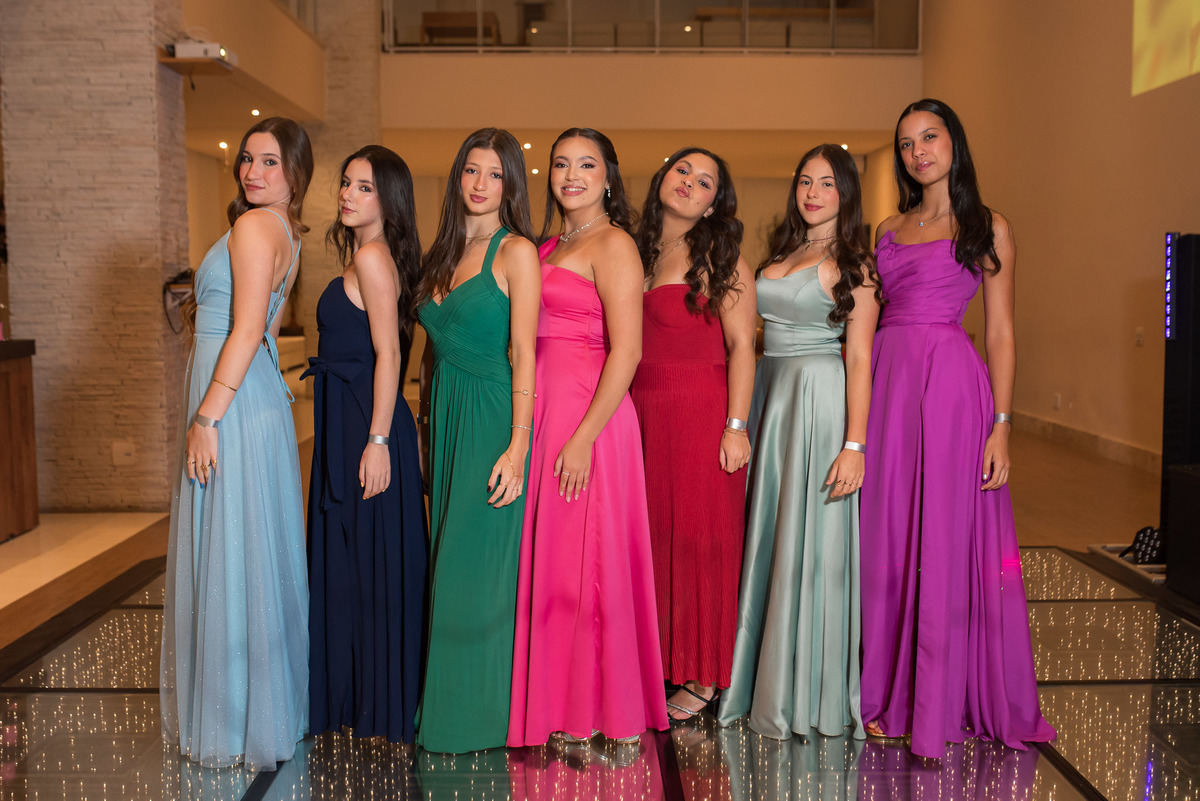 Making off debutante, maquiagem de debutante. fotografia de debutante, ensaio fotográfico 15 anos, ensaio 15 anos, fotos de 15 anos, fotógrafo de debutante, vestido debutante, fotógrafo de debutante em Sorocaba, fotógrafo de debutante em Jundiaí, festa 15