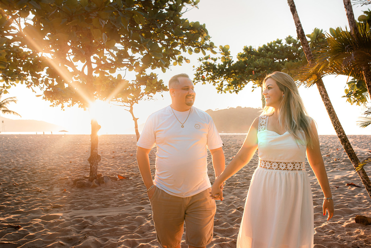 pré wedding na praia
pré wedding Caraguatatuba
ensaio pré casamento
ensaio de casal na praia
fotos ao nascer do sol
ensaio romântico na praia
fotógrafo para ensaio de casal
fotos pré casamento na praia
fotografo de casamento 
alex e thais fotografia