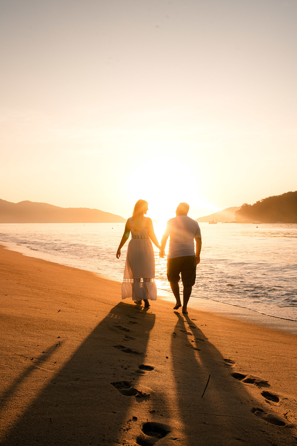 pré wedding na praia
pré wedding Caraguatatuba
ensaio pré casamento
ensaio de casal na praia
fotos ao nascer do sol
ensaio romântico na praia
fotógrafo para ensaio de casal
fotos pré casamento na praia
fotografo de casamento 
alex e thais fotografia