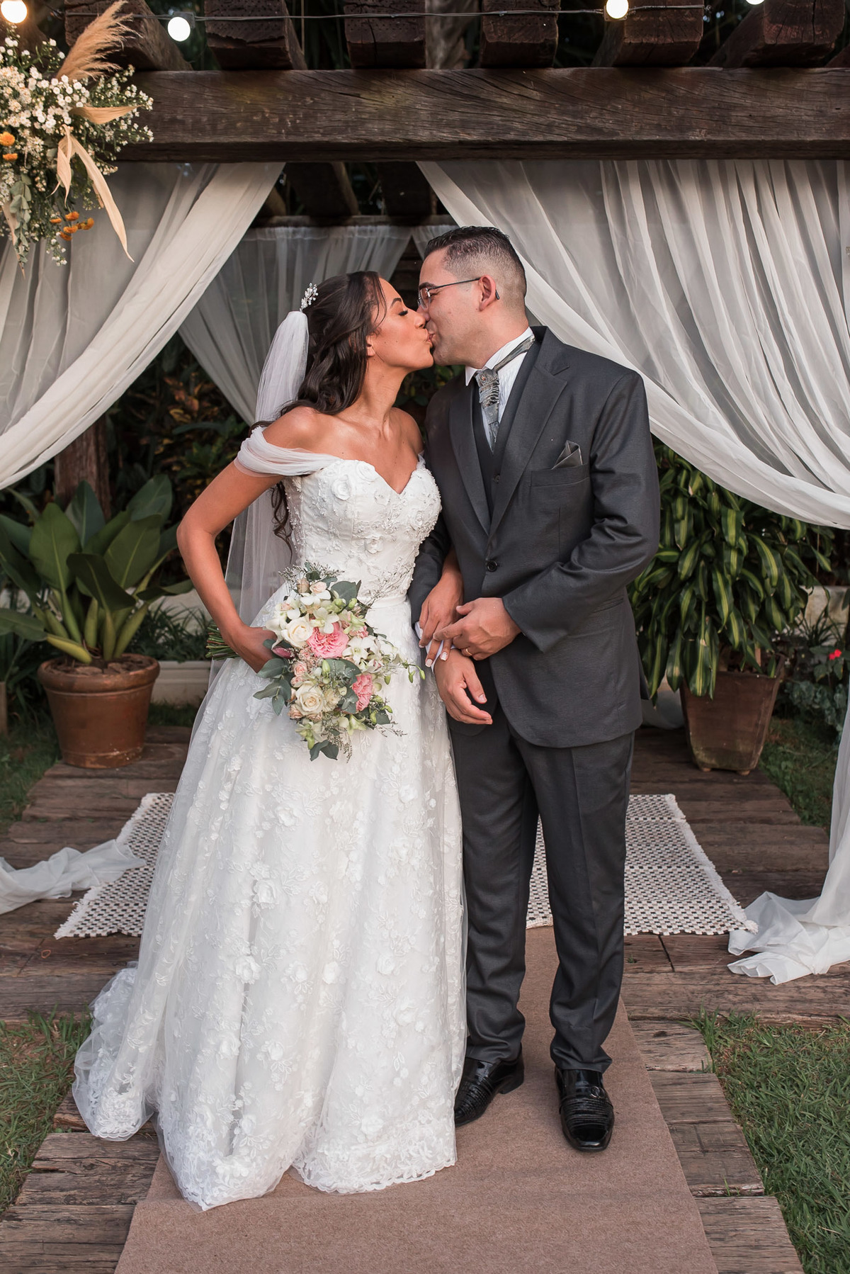 recanto real, casamento ao ar livre, casamento no pôr do sol, decoração de cerimônia, fotografo casamento, fotografia de casamento sorocaba, fotografo de casamento jundiai, vestido de noiva, noiva, casamento ao ar livre, alex e thais fotografia