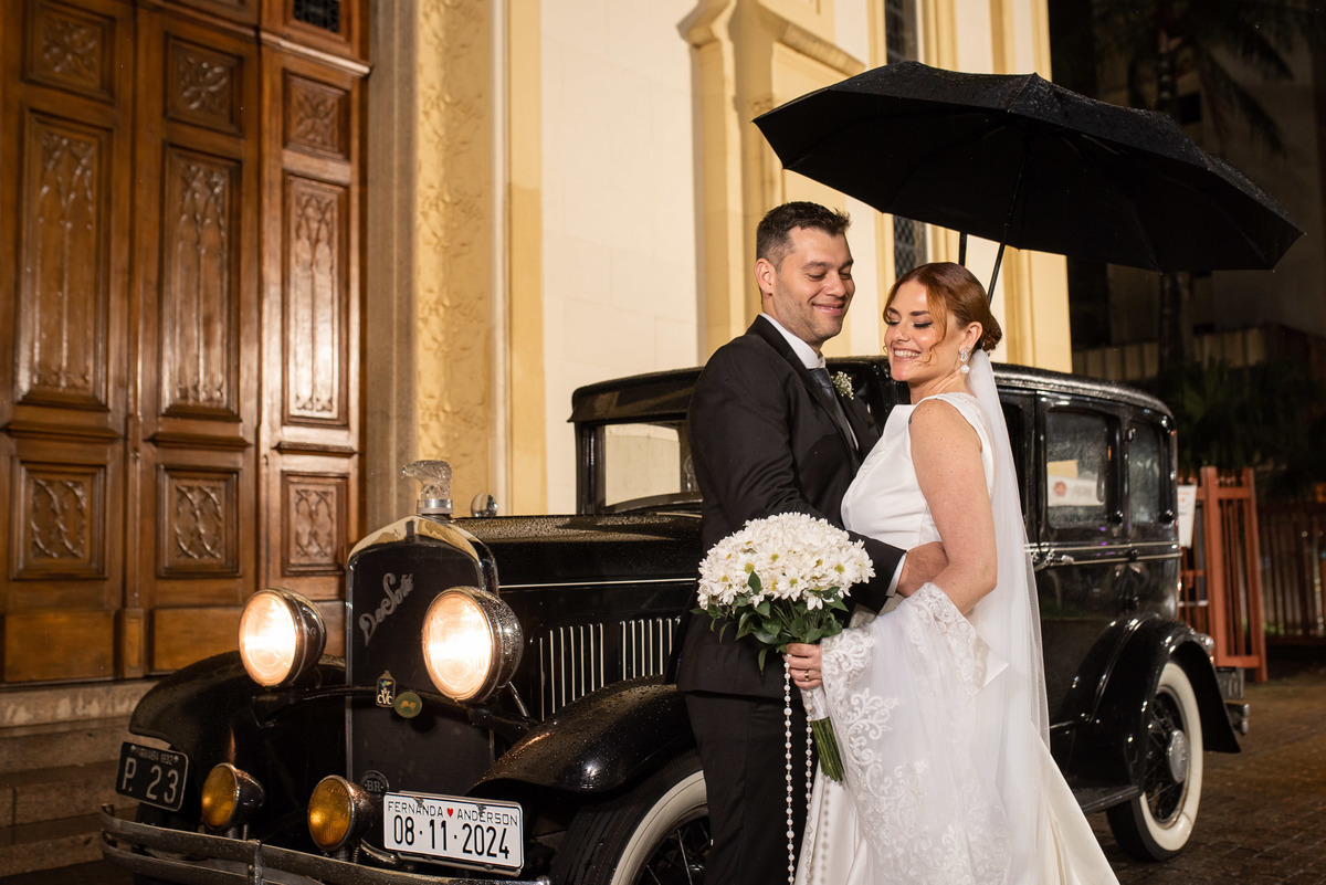 casamento, fotos casamento, noivos, entrada da noiva, vestido da noiva, casamento igreja católica, Catedral Nossa Senhora do Desterro, carro noivos